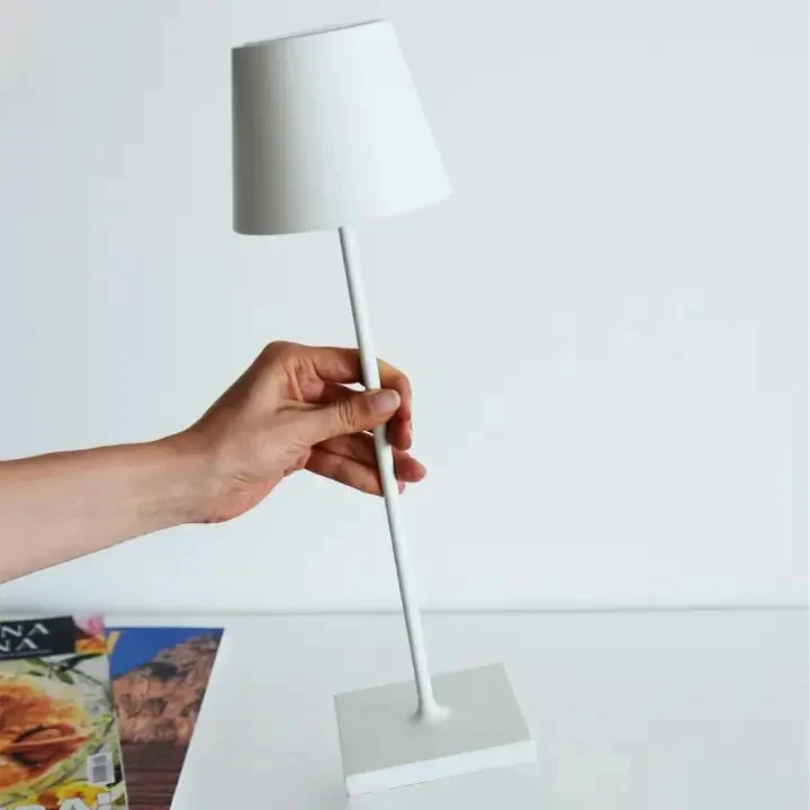 LumiFlex – Trådløs LED-bordlampe med touchstyring & dæmpbar