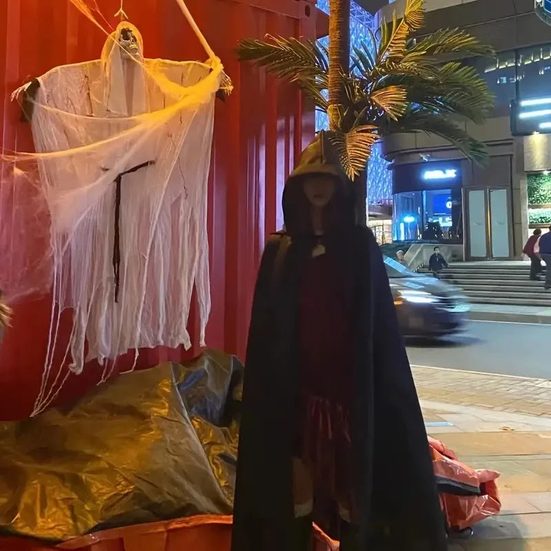 ShadowWear – Schwarzer Unisex Halloween-Umhang mit Kapuze – Langer Weicher Überwurf