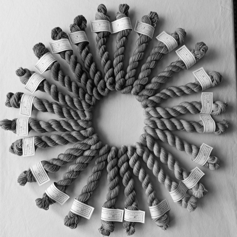 WoolenJoy – Adventskalender mit 25  Woll-Überraschungen – Feiertage
