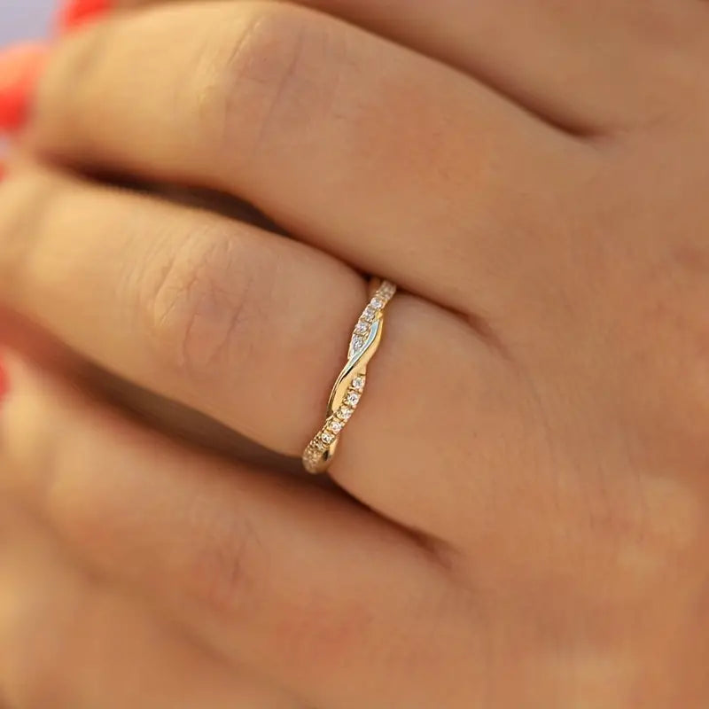 Heidi Mode Gedrehter Ring – Elegantes Design & Zeitlose Anmut