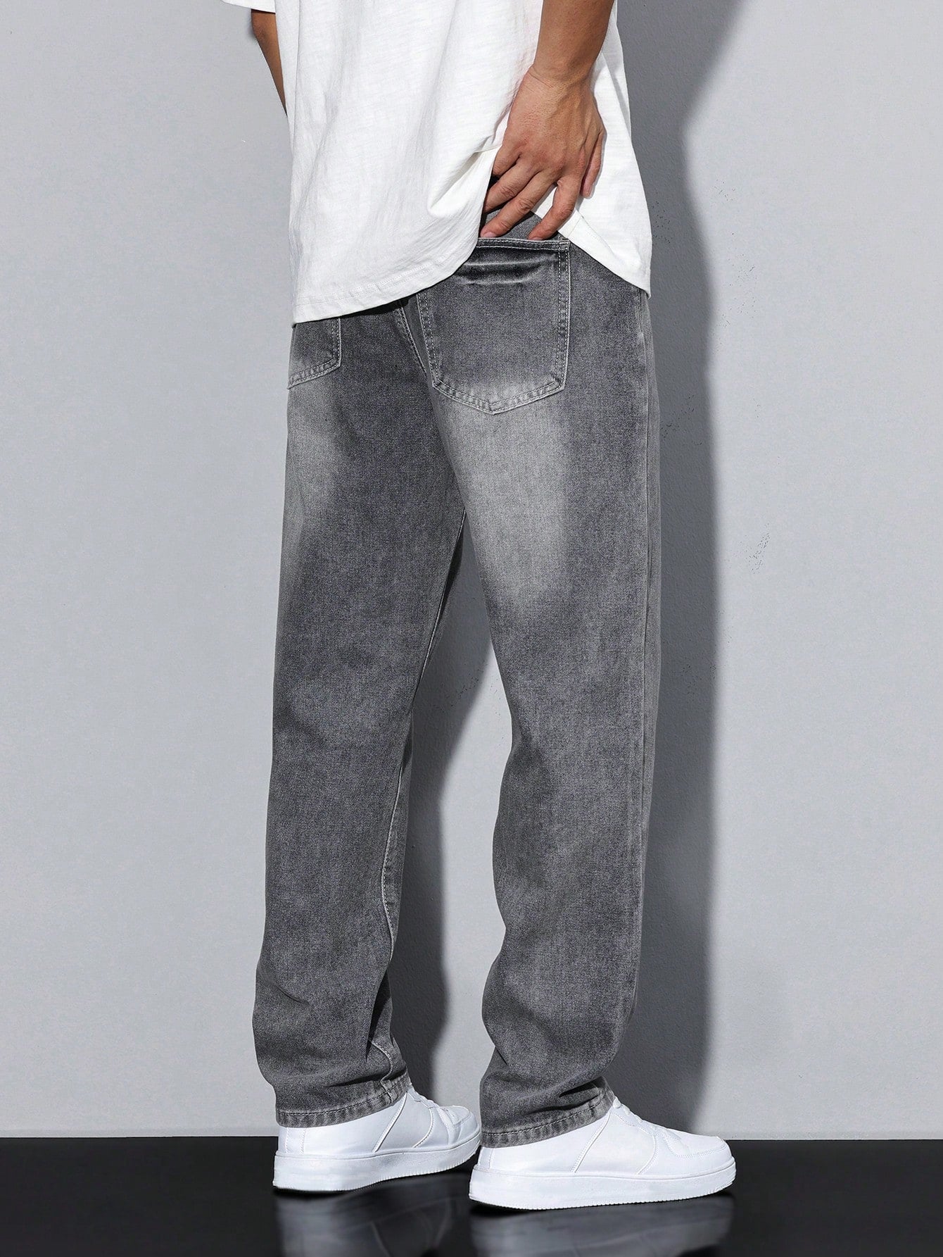 UrbanEase – Herrejeans Daan i ensfarvet – Tidløs allrounder