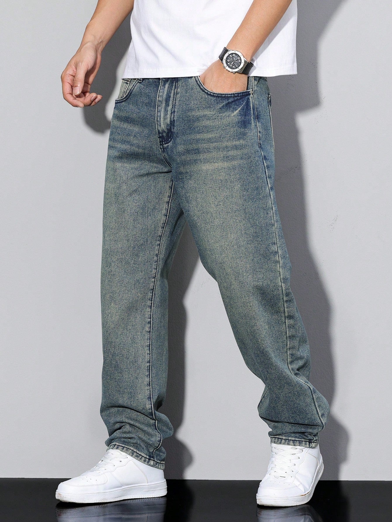 UrbanEase – Herrejeans Daan i ensfarvet – Tidløs allrounder