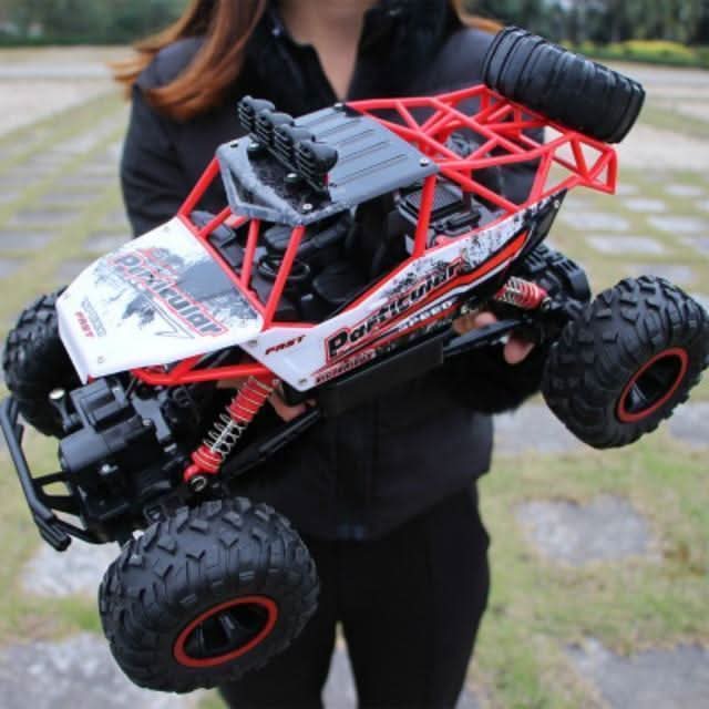 RC Monster Truck – 4x4 Allradantrieb mit Robuster Karosserie & Geländetauglichen Reifen
