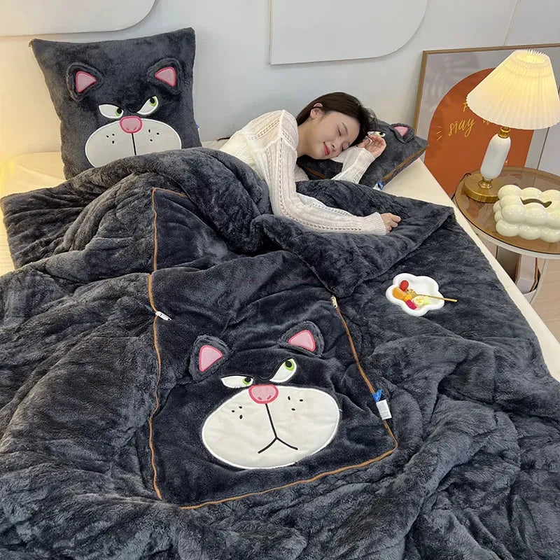 CozyNest – Decke mit Kissen 2-in-1 Plüschdesign – für Zuhause & Reisen