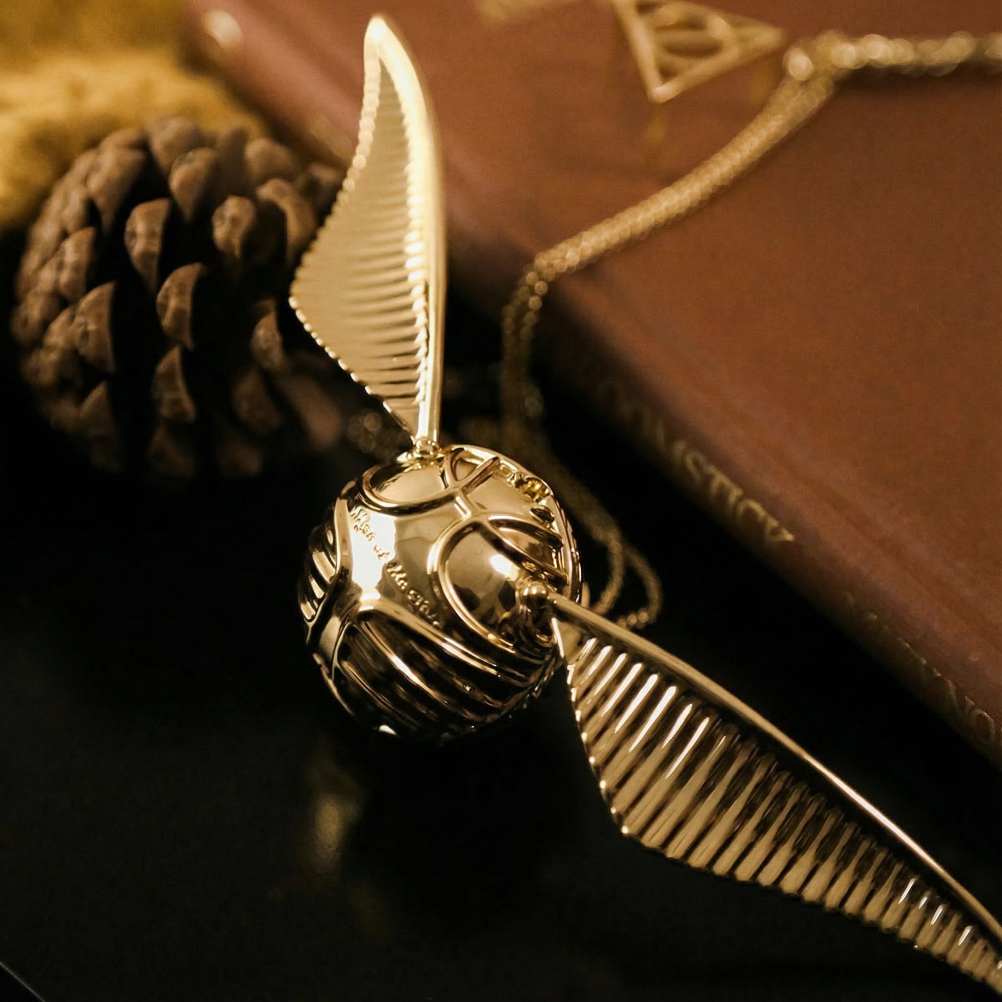 Ringbox mit Flügelmechanik – Vergoldetes Design & Bewegliche Konstruktion