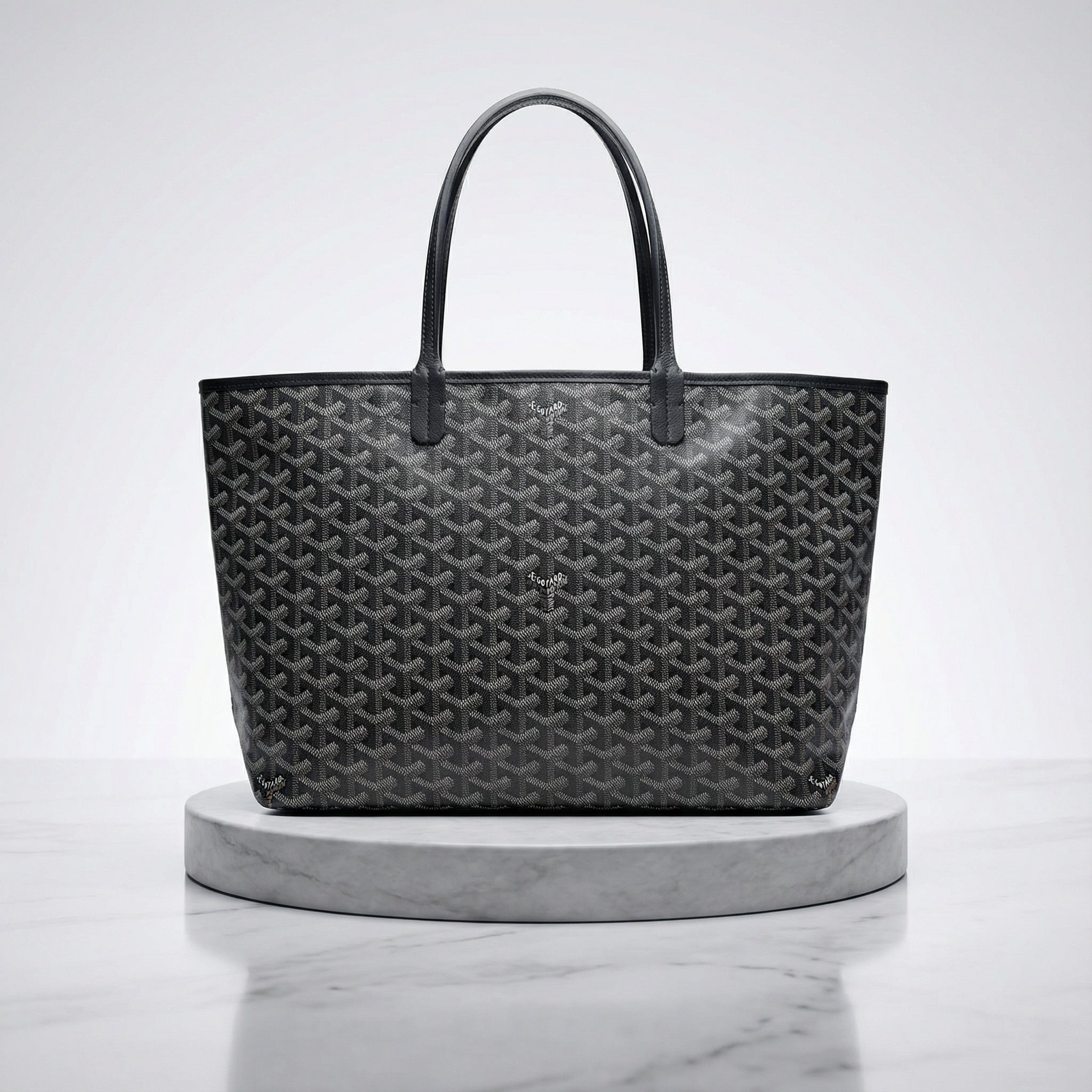 Velora Handbag – Textured Surface & Timeless Design for Everyday Use