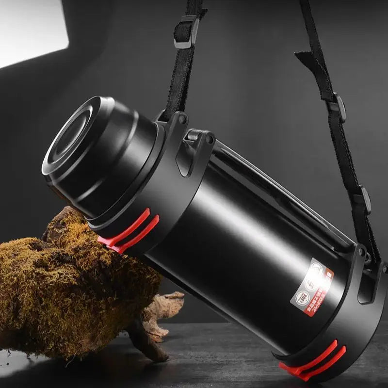 Superstarke Thermoskanne | Robust, isoliert und auslaufsicher