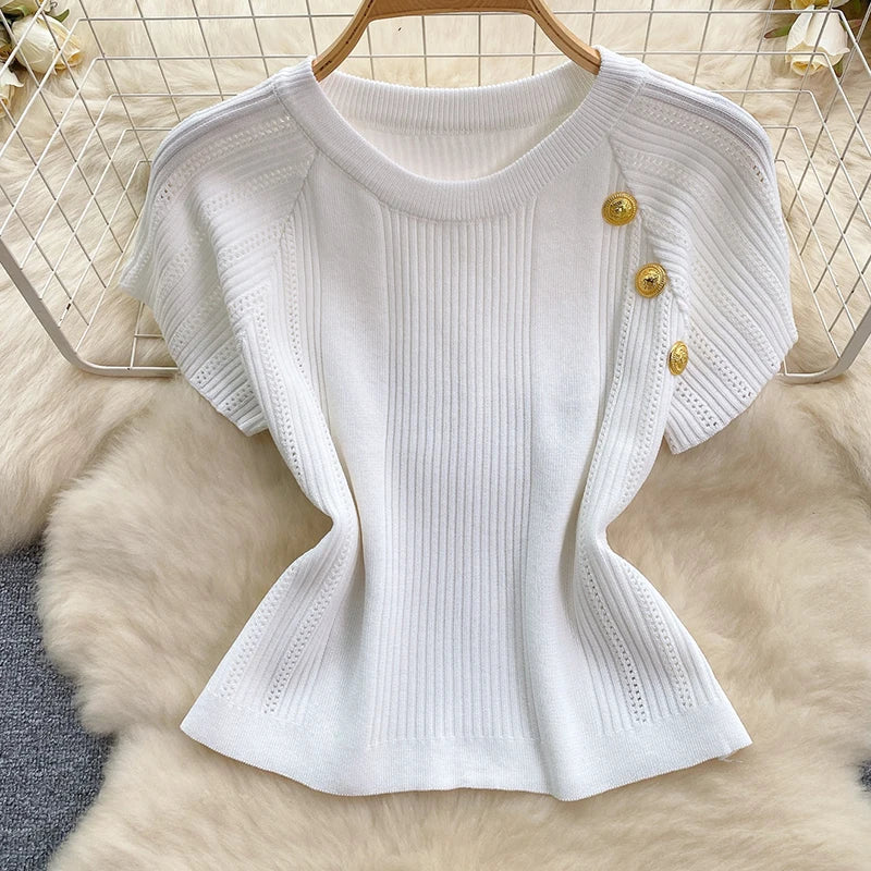 Elegant sommersæt med knapdetaljer | Stilfuldt todelt sommeroutfit
