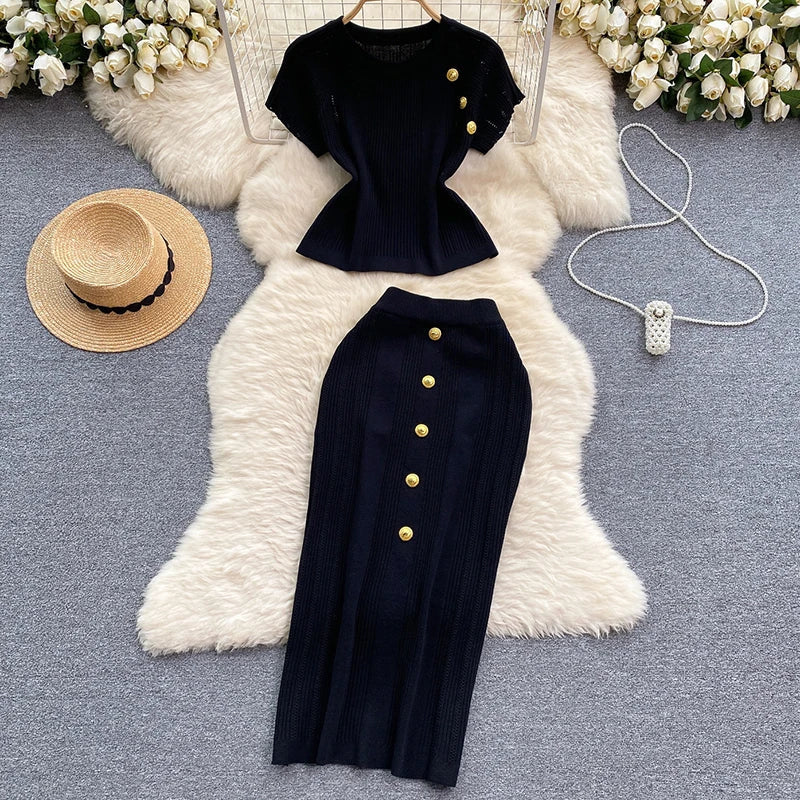 Elegant sommersæt med knapdetaljer | Stilfuldt todelt sommeroutfit