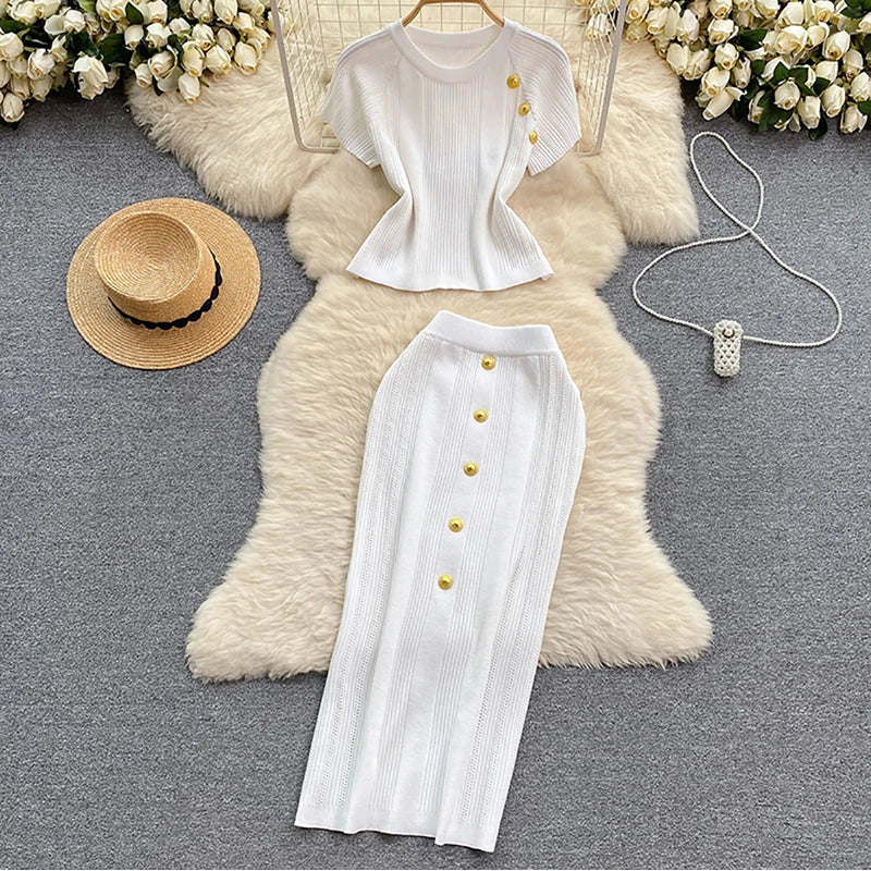 Elegant sommersæt med knapdetaljer | Stilfuldt todelt sommeroutfit
