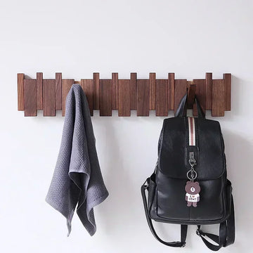 Valnød Piano Garderobe – Elegant opbevaringsplads til din entré