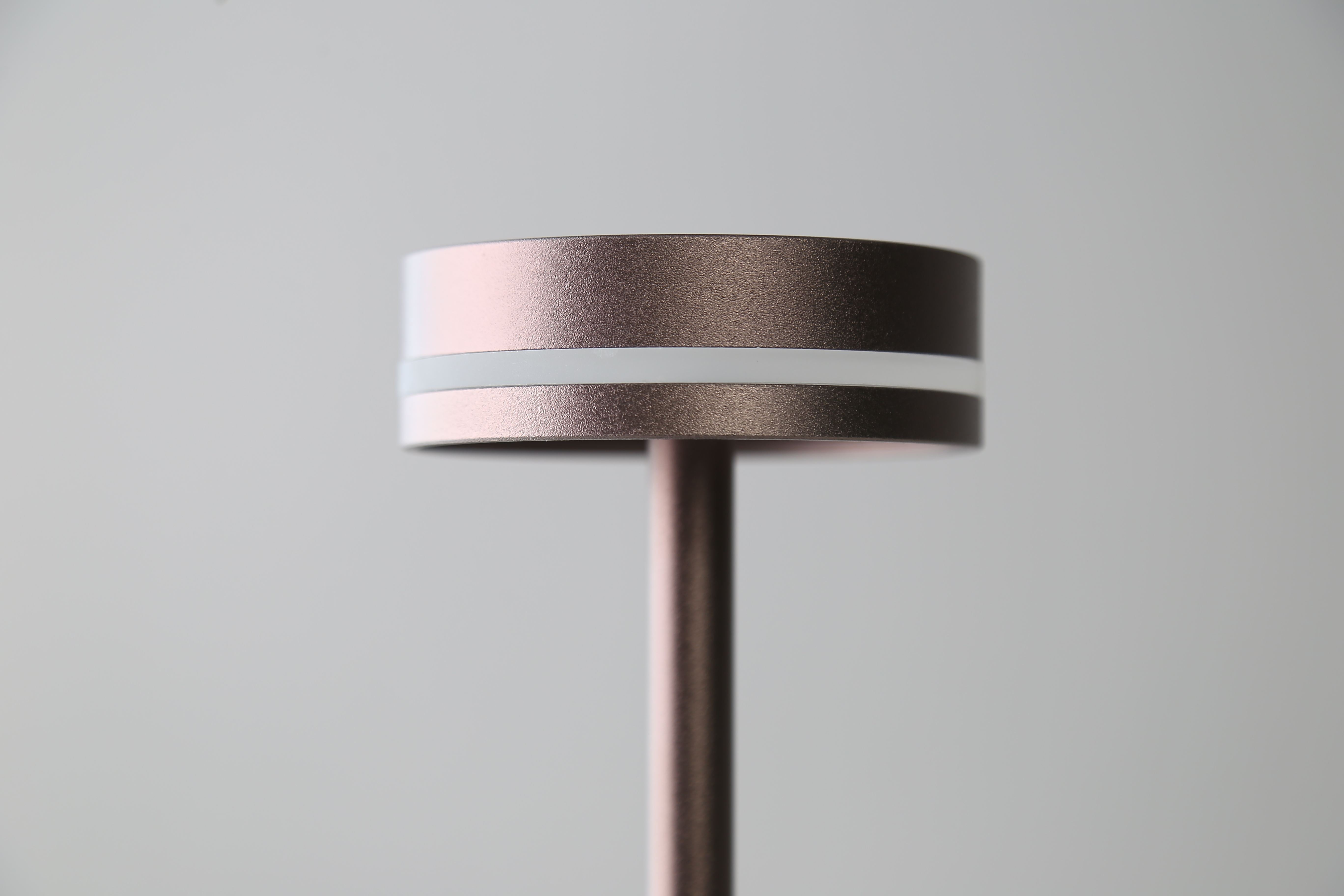 Devako LuxeLight | Kabellose Tischleuchte - Beleuchten Sie Ihren Raum mit Raffinesse