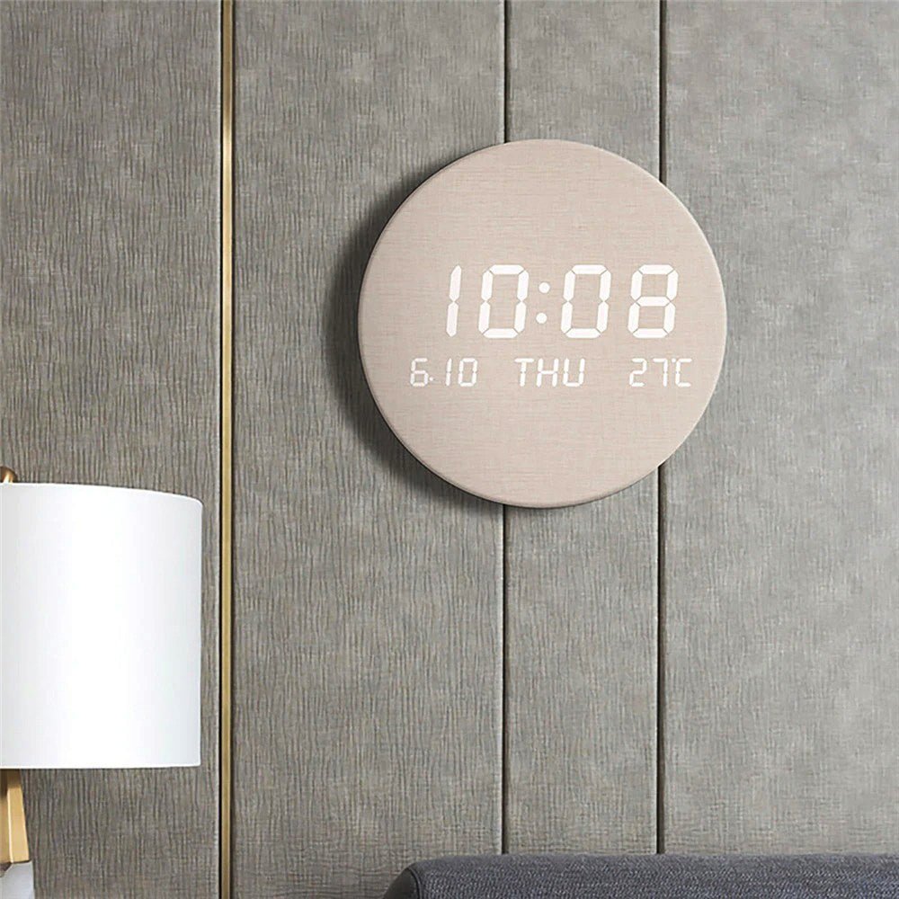 Svenna – Skandinavische Wanduhr – Minimalistisches Digitales Batteriedesign
