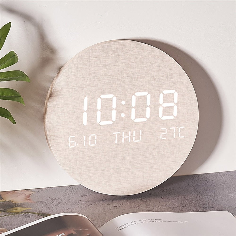 Svenna – Skandinavische Wanduhr – Minimalistisches Digitales Batteriedesign