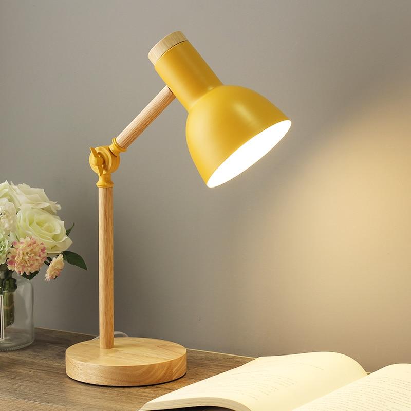 Nordische Holz-Tischlampe – Drehbarer Kopf & Moderne LED-Technik