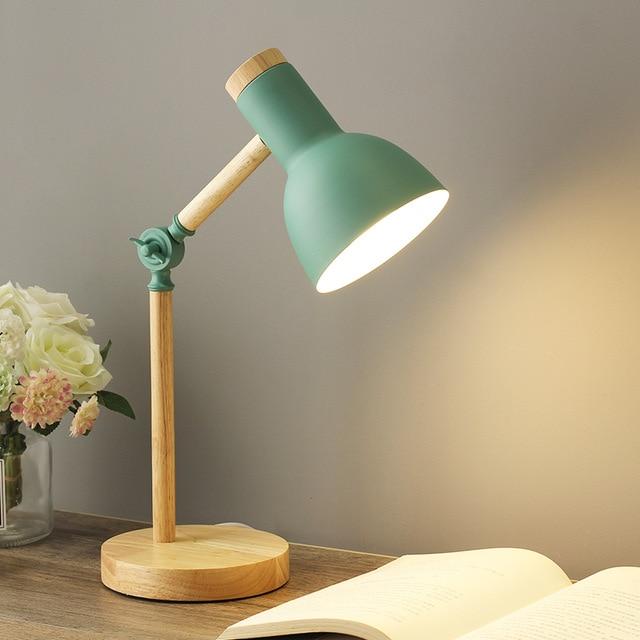 Nordische Holz-Tischlampe – Drehbarer Kopf & Moderne LED-Technik