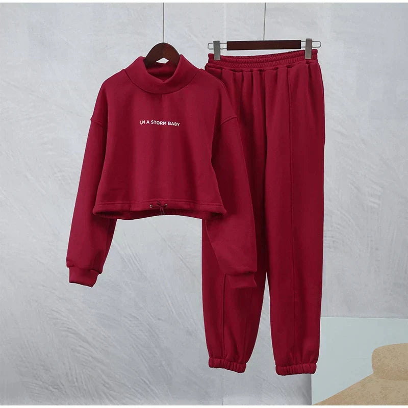 Kaila Trainingsanzug | Stylisches langärmeliges Oberteil und dazu passende Hose
