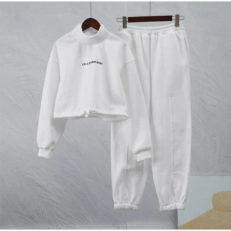 Kaila Trainingsanzug | Stylisches langärmeliges Oberteil und dazu passende Hose