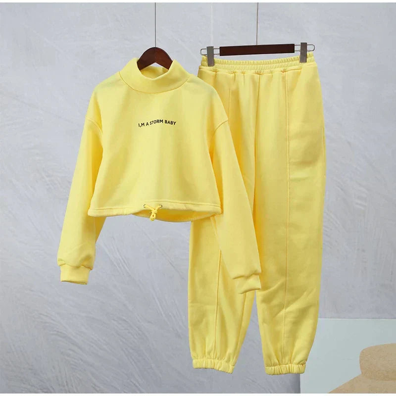 Kaila Trainingsanzug | Stylisches langärmeliges Oberteil und dazu passende Hose